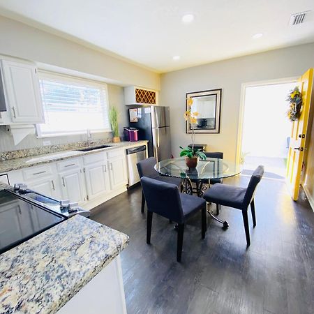 No Ho Yellow Door Bungalow Тампа Екстериор снимка