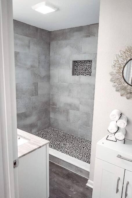 No Ho Yellow Door Bungalow Тампа Екстериор снимка
