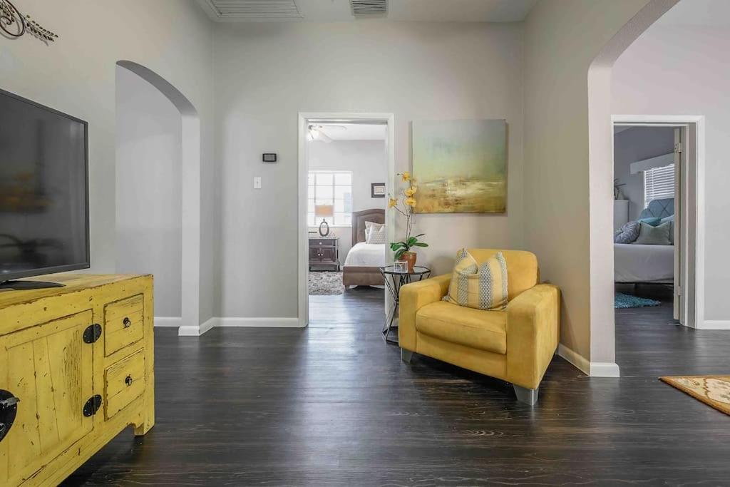 No Ho Yellow Door Bungalow Тампа Екстериор снимка