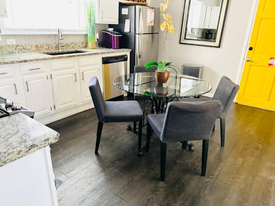 No Ho Yellow Door Bungalow Тампа Екстериор снимка