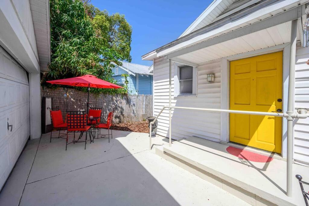 No Ho Yellow Door Bungalow Тампа Екстериор снимка